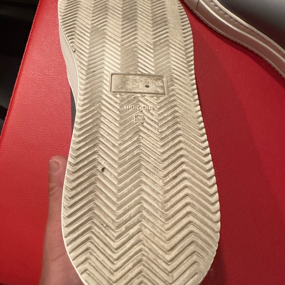 Common Projects Silver Leather Sneakers. Size 41. - Picture 6 of 8